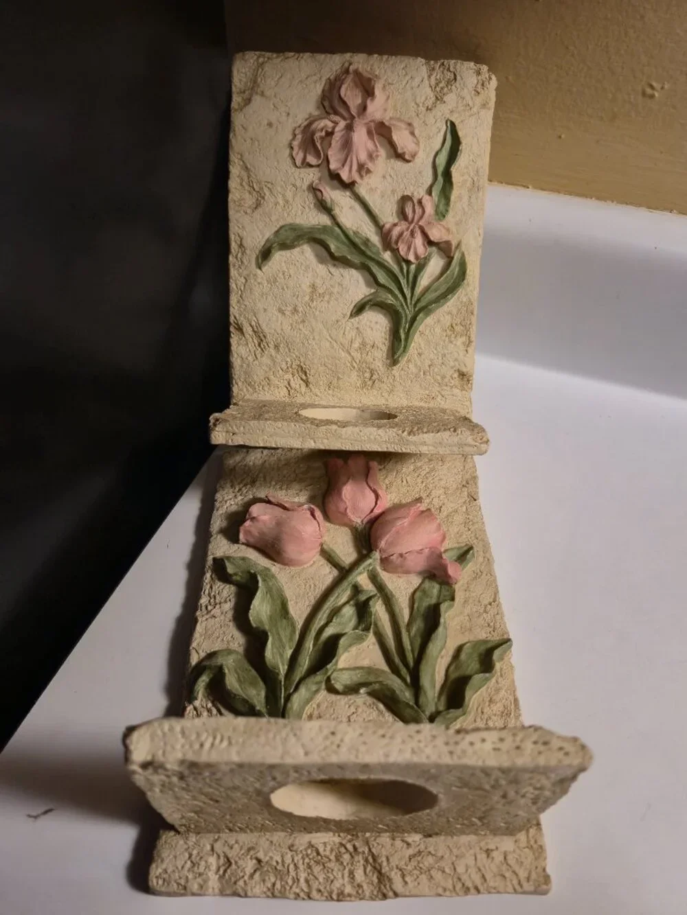 VINTAGE HEN-FEATHERS 3D RESIN/CERAMIC TULIP WALL PLAQUE (SET OF 2) 8.5